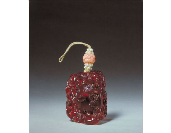 Amber Monkey-and-Peach Pendant · 琥珀猴桃纹佩