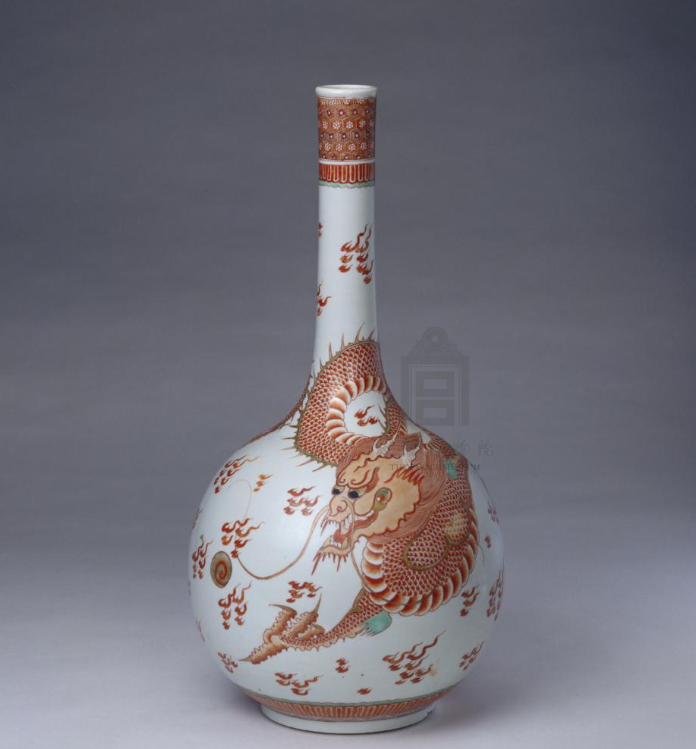 Dragon Vase · 矾红彩龙纹瓶