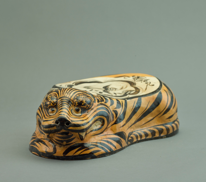 Pillow in the Form of a Tiger · 虎形枕