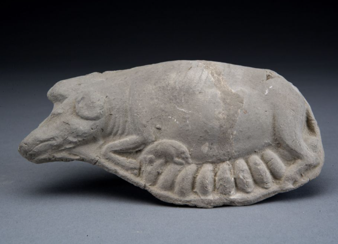 Pottery Sow with Piglets · 陶母子卧猪
